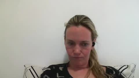 Snapshot of crazyanny chatting on December 2024 12:22:01 AM Anny online show from December 2024 12:22:01 AM