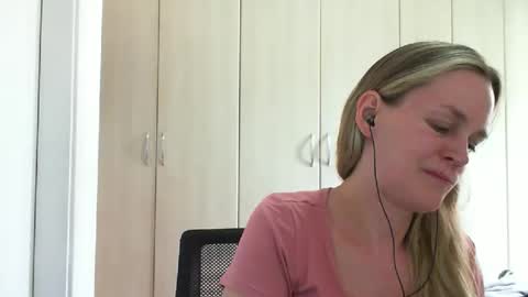 Snapshot of crazyanny chatting on December 2024 05:55:01 PM Anny online show from December 2024 05:55:01 PM