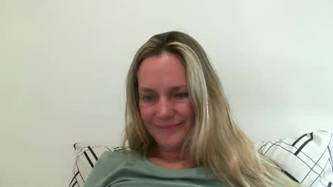 Snapshot of crazyanny chatting on January 2025 08:54:02 PM Anny online show from January 2025 08:54:02 PM