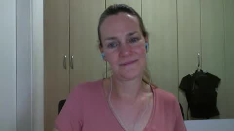 Snapshot of crazyanny chatting on January 2025 08:28:01 PM Anny online show from January 2025 08:28:01 PM