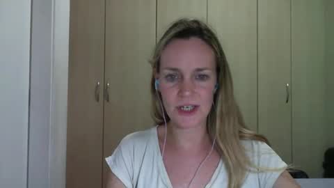 Snapshot of crazyanny chatting on January 2025 08:01:02 PM Anny online show from January 2025 08:01:02 PM