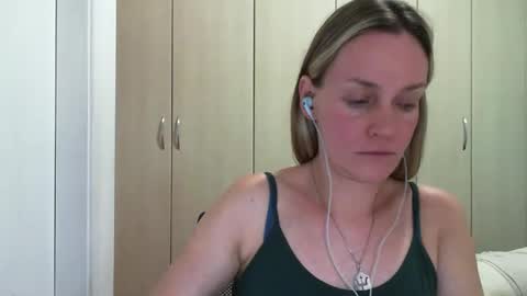 Snapshot of crazyanny chatting on February 2025 09:36:02 PM Anny online show from February 2025 09:36:02 PM