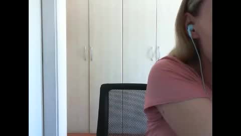 Snapshot of crazyanny chatting on March 2025 01:59:02 PM Anny online show from March 2025 01:59:02 PM