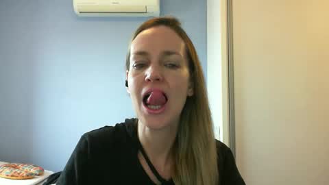 Snapshot of crazyanny chatting on September 2025 11:00:01 AM Anny online show from September 2025 11:00:01 AM