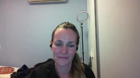 Anny online show from October 2025 11:17:01 PM