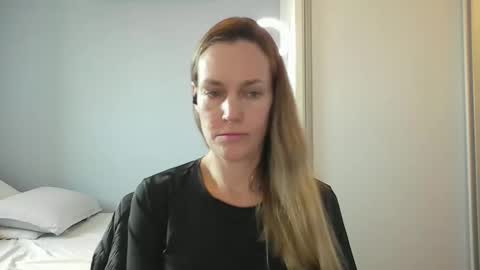 Anny online show from November 2025 10:48:02 AM