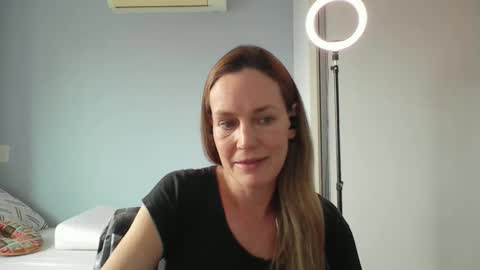 Anny online show from December 2025 04:49:02 PM