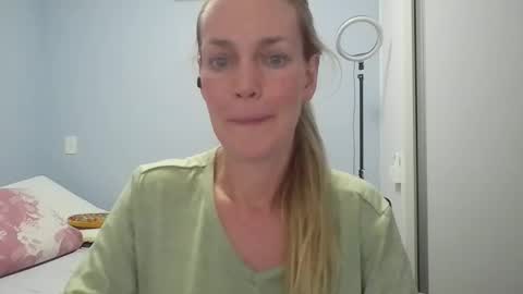 Snapshot of crazyanny chatting on April 2026 12:24:02 AM Anny online show from April 2026 12:24:02 AM