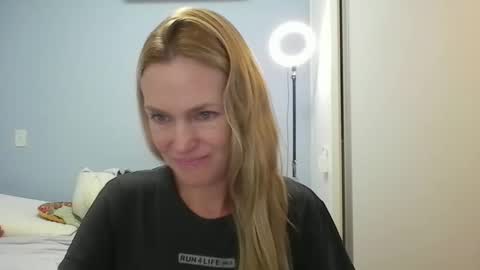 Snapshot of crazyanny chatting on April 2026 12:28:02 PM Anny online show from April 2026 12:28:02 PM