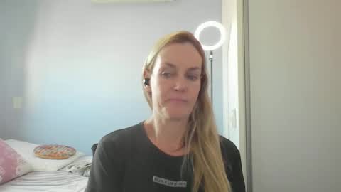 Snapshot of crazyanny chatting on April 2026 12:40:01 PM Anny online show from April 2026 12:40:01 PM