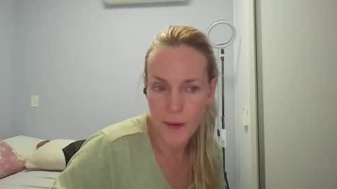 Snapshot of crazyanny chatting on April 2026 12:41:01 AM Anny online show from April 2026 12:41:01 AM