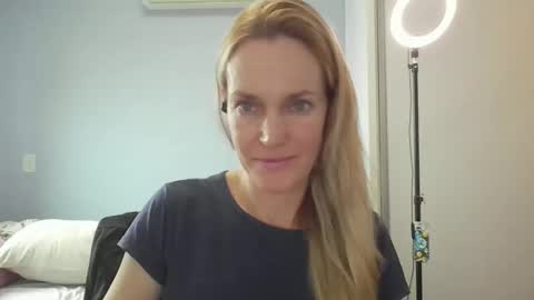 Snapshot of crazyanny chatting on May 2026 10:53:02 AM Anny online show from May 2026 10:53:02 AM