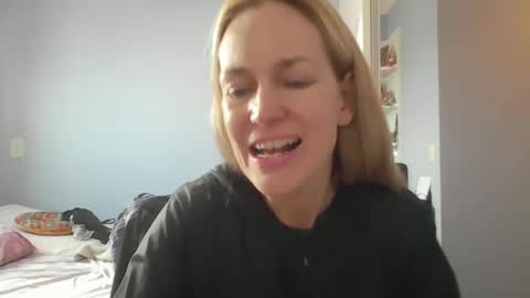 Snapshot of crazyanny chatting on May 2026 12:23:01 PM Anny online show from May 2026 12:23:01 PM