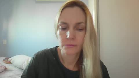 Snapshot of crazyanny chatting on May 2026 10:56:02 AM Anny online show from May 2026 10:56:02 AM