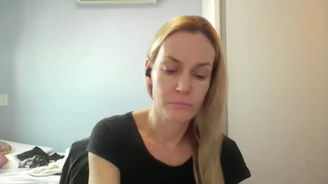 Snapshot of crazyanny chatting on May 2026 10:42:01 AM Anny online show from May 2026 10:42:01 AM