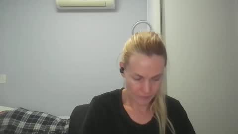 Snapshot of crazyanny chatting on May 2026 12:05:01 AM Anny online show from May 2026 12:05:01 AM