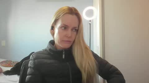 Snapshot of crazyanny chatting on May 2026 12:13:02 PM Anny online show from May 2026 12:13:02 PM