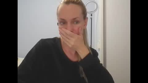Snapshot of crazyanny chatting on May 2026 12:28:02 AM Anny online show from May 2026 12:28:02 AM