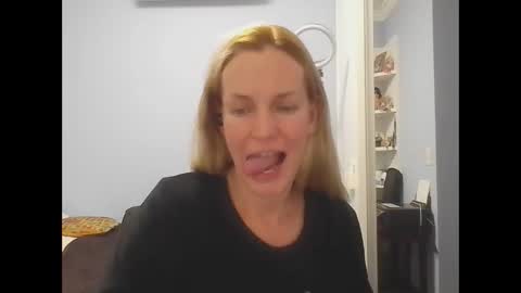 Snapshot of crazyanny chatting on May 2026 12:16:02 AM Anny online show from May 2026 12:16:02 AM