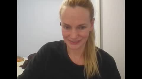 Snapshot of crazyanny chatting on May 2026 12:17:01 AM Anny online show from May 2026 12:17:01 AM