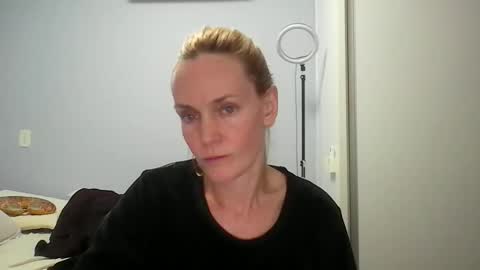 Snapshot of crazyanny chatting on June 2026 12:34:02 AM Anny online show from June 2026 12:34:02 AM