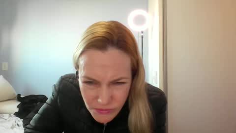 Snapshot of crazyanny chatting on June 2026 10:51:02 AM Anny online show from June 2026 10:51:02 AM