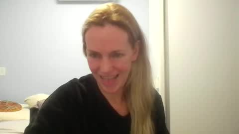 Snapshot of crazyanny chatting on June 2026 12:11:01 AM Anny online show from June 2026 12:11:01 AM