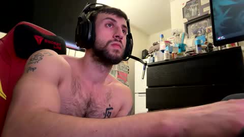 crazydill28 online show from November 2025 10:21:01 PM