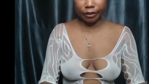 Snapshot of creamy_xvanila chatting on May 2026 05:40:01 PM venessa online show from May 2026 05:40:01 PM