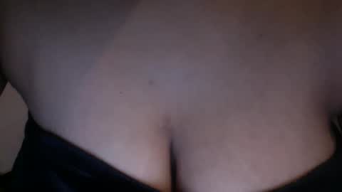 Snapshot of creamycocobabe chatting on February 2025 01:38:01 AM CreamyCocoBabe online show from February 2025 01:38:01 AM