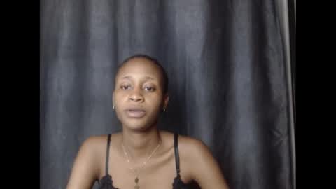 Snapshot of creamyxmuffin chatting on February 2025 08:14:02 PM creamyxmuffin online show from February 2025 08:14:02 PM