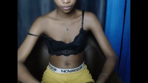 Snapshot of creamyxmuffin chatting on February 2025 11:19:02 PM creamyxmuffin online show from February 2025 11:19:02 PM
