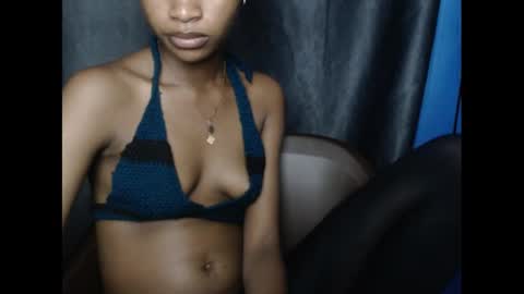 Snapshot of creamyxmuffin chatting on February 2025 01:43:01 AM creamyxmuffin online show from February 2025 01:43:01 AM