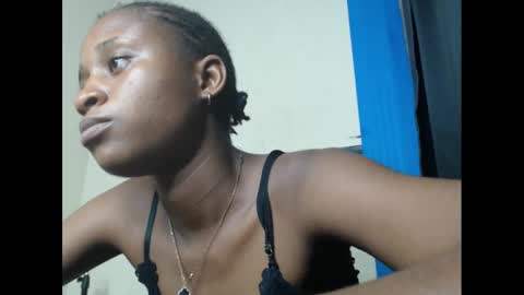 Snapshot of creamyxmuffin chatting on March 2025 01:04:02 AM creamyxmuffin online show from March 2025 01:04:02 AM