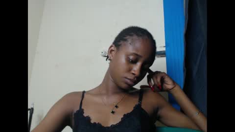 Snapshot of creamyxmuffin chatting on March 2025 04:07:02 AM creamyxmuffin online show from March 2025 04:07:02 AM