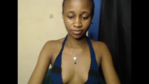 Snapshot of creamyxmuffin chatting on March 2025 01:21:01 AM creamyxmuffin online show from March 2025 01:21:01 AM