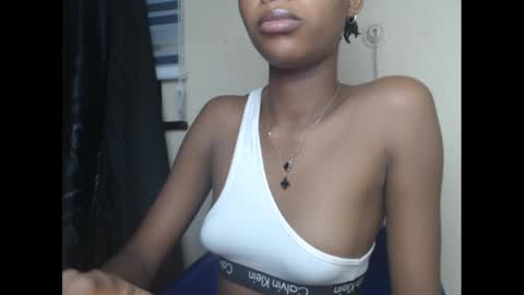Snapshot of creamyxmuffin chatting on March 2025 02:46:02 AM creamyxmuffin online show from March 2025 02:46:02 AM