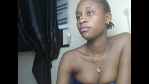Snapshot of creamyxmuffin chatting on March 2025 12:00:02 AM creamyxmuffin online show from March 2025 12:00:02 AM