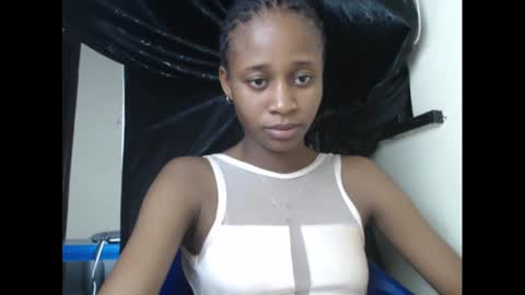 Snapshot of creamyxmuffin chatting on March 2025 07:15:02 PM creamyxmuffin online show from March 2025 07:15:02 PM
