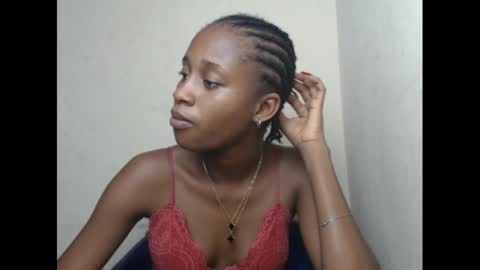 Snapshot of creamyxmuffin chatting on March 2025 02:52:01 AM creamyxmuffin online show from March 2025 02:52:01 AM