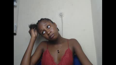 Snapshot of creamyxmuffin chatting on March 2025 05:57:01 AM creamyxmuffin online show from March 2025 05:57:01 AM