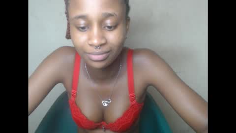 Snapshot of creamyxmuffin chatting on September 2025 10:48:01 AM creamyxmuffin online show from September 2025 10:48:01 AM
