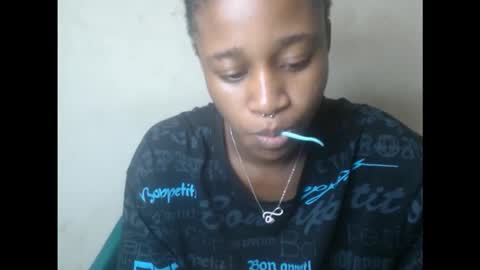 Snapshot of creamyxmuffin chatting on September 2025 06:24:01 AM creamyxmuffin online show from September 2025 06:24:01 AM