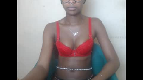 Snapshot of creamyxmuffin chatting on September 2025 09:10:02 AM creamyxmuffin online show from September 2025 09:10:02 AM