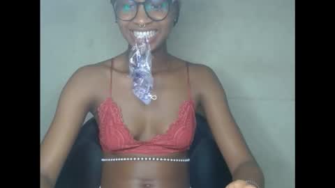 Snapshot of creamyxmuffin chatting on September 2025 08:10:01 PM creamyxmuffin online show from September 2025 08:10:01 PM
