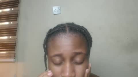 Snapshot of creamyxmuffin chatting on September 2025 09:03:01 AM creamyxmuffin online show from September 2025 09:03:01 AM