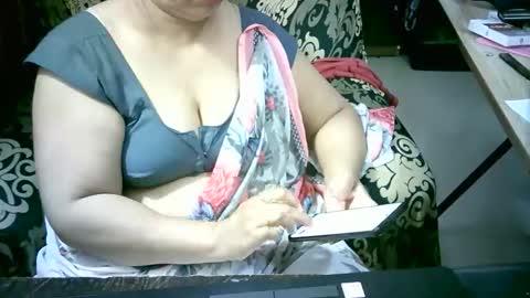 Snapshot of crezybhabihot chatting on May 2026 08:18:02 PM Sonika69 online show from May 2026 08:18:02 PM