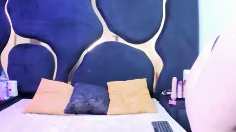 Criistaal   online show from January 2026 04:05:01 AM