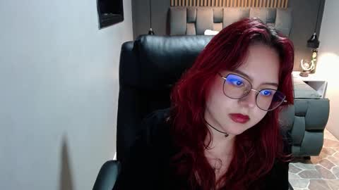 Snapshot of crimson_tati chatting on December 2024 09:19:02 AM Tatiana online show from December 2024 09:19:02 AM