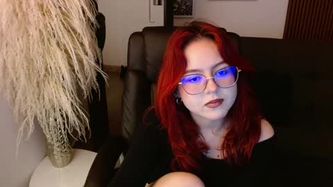 Snapshot of crimson_tati chatting on December 2024 04:33:01 AM Tatiana online show from December 2024 04:33:01 AM